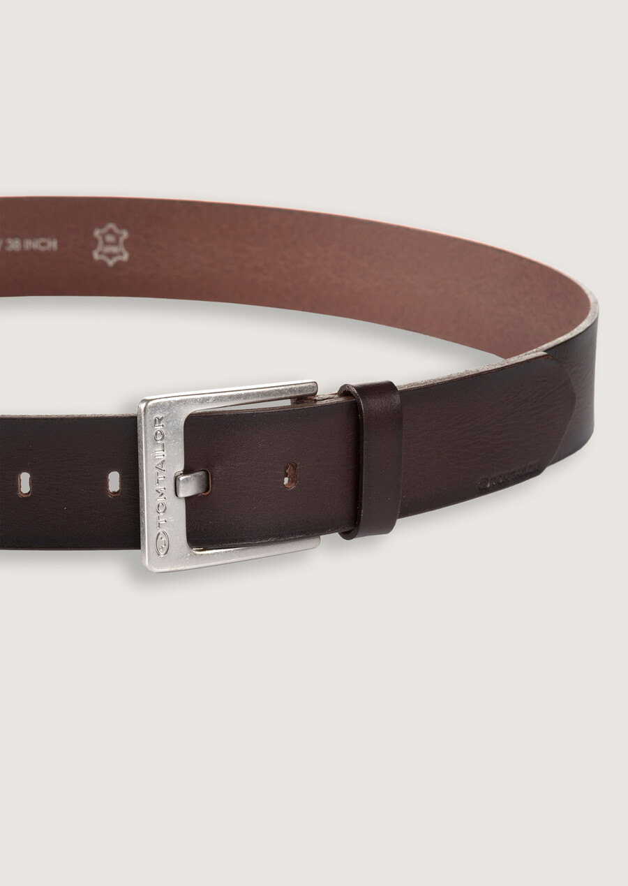 cintura in pelle ttcalvin con fibbia ad ardiglione quadrata