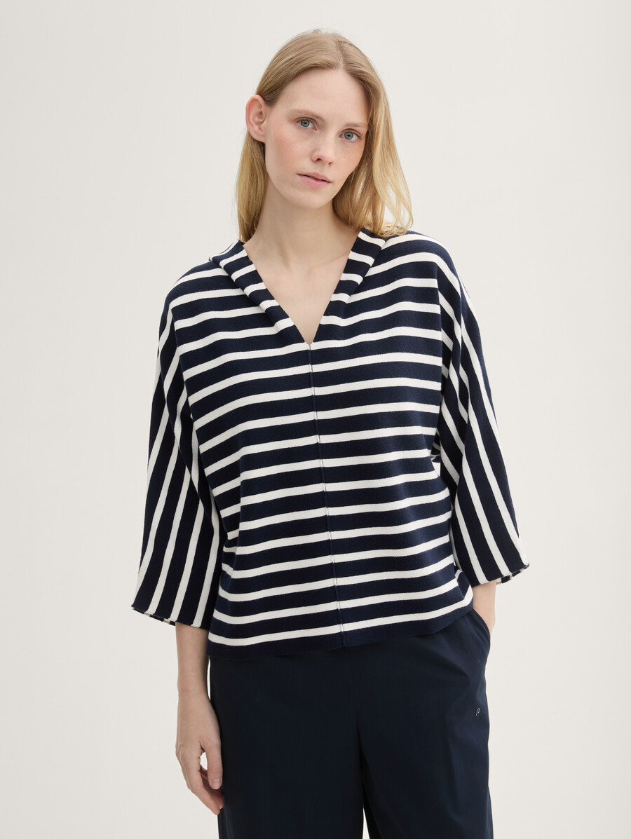 maglione lavorato a maglia con cappuccio dalla vestibilità ampia