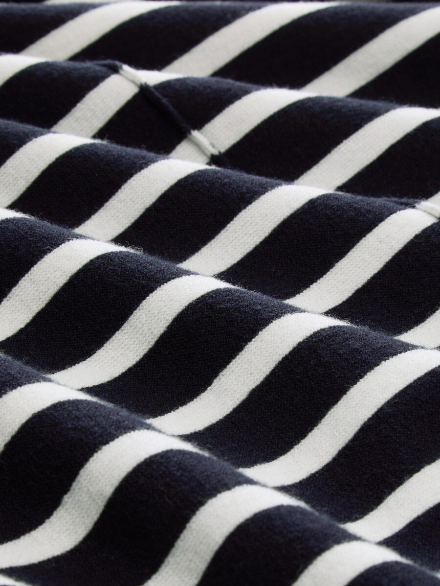 maglione lavorato a maglia con cappuccio dalla vestibilità ampia