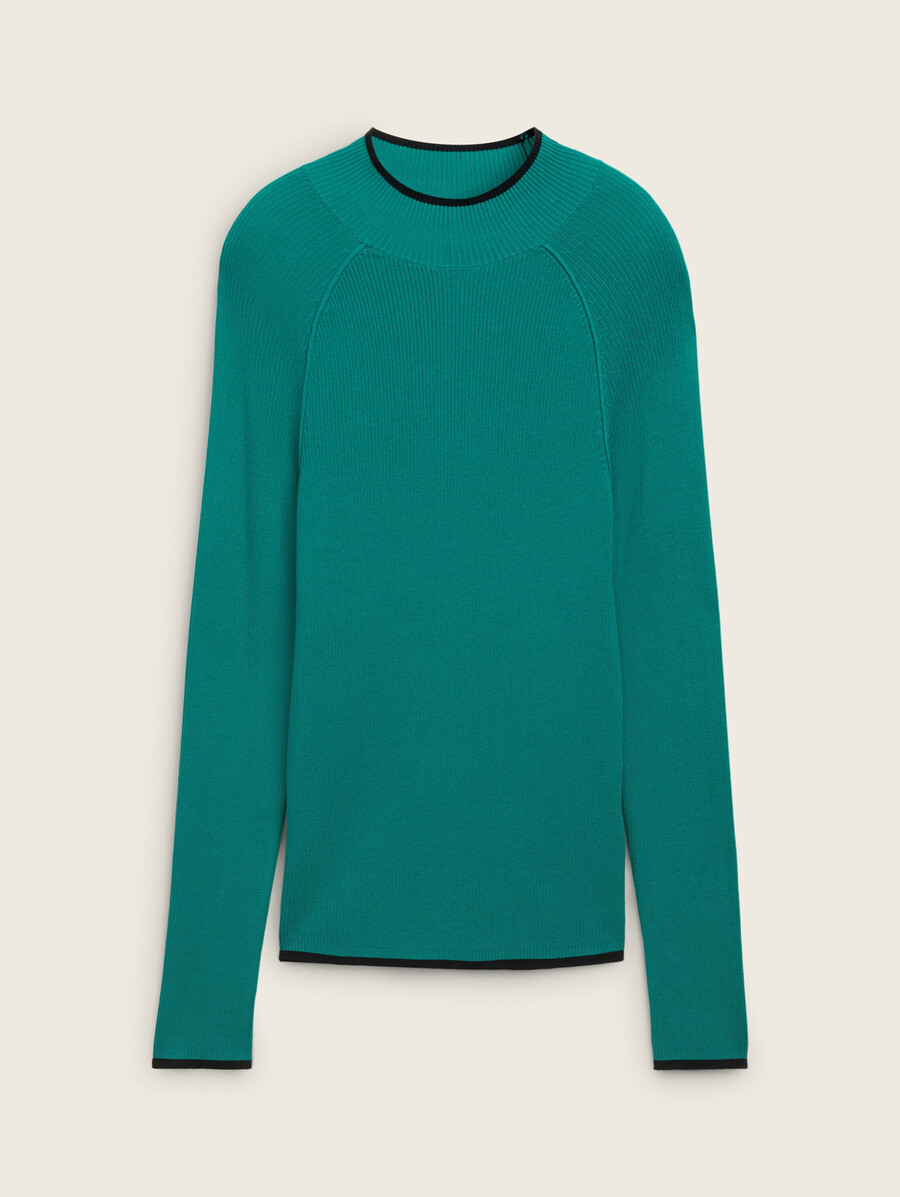 maglione aderente a coste con collo alto