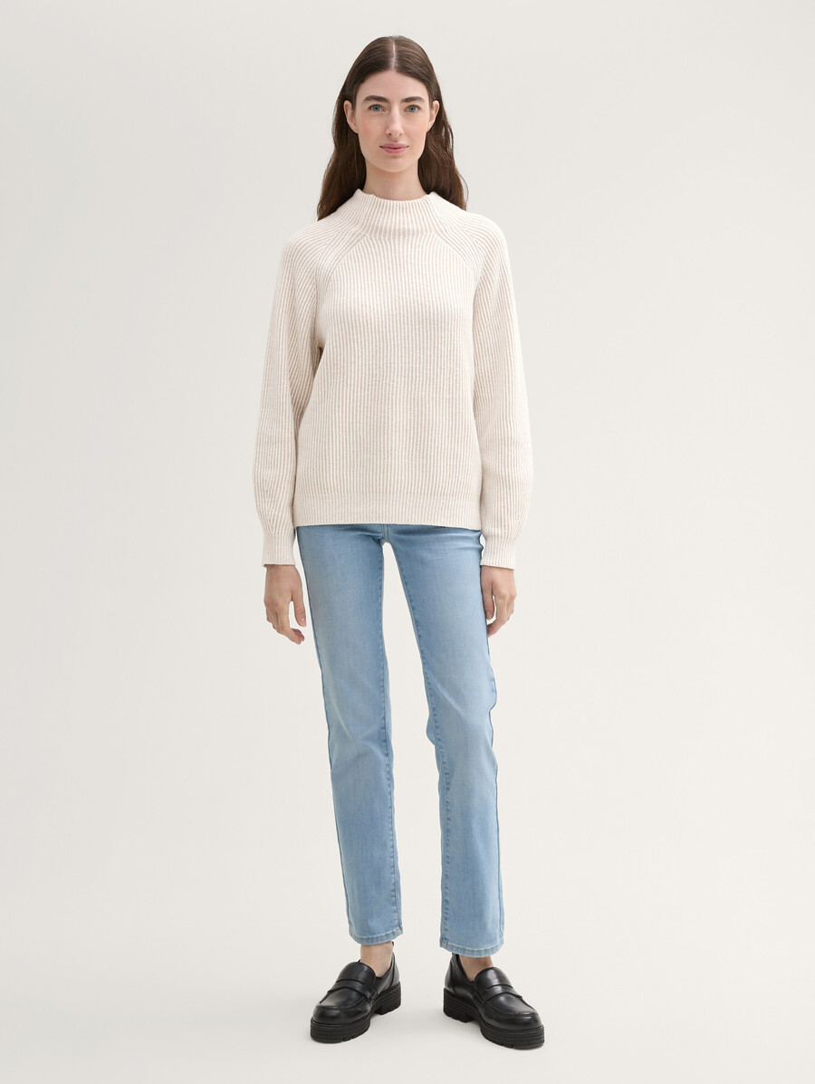 maglione a coste con collo alto