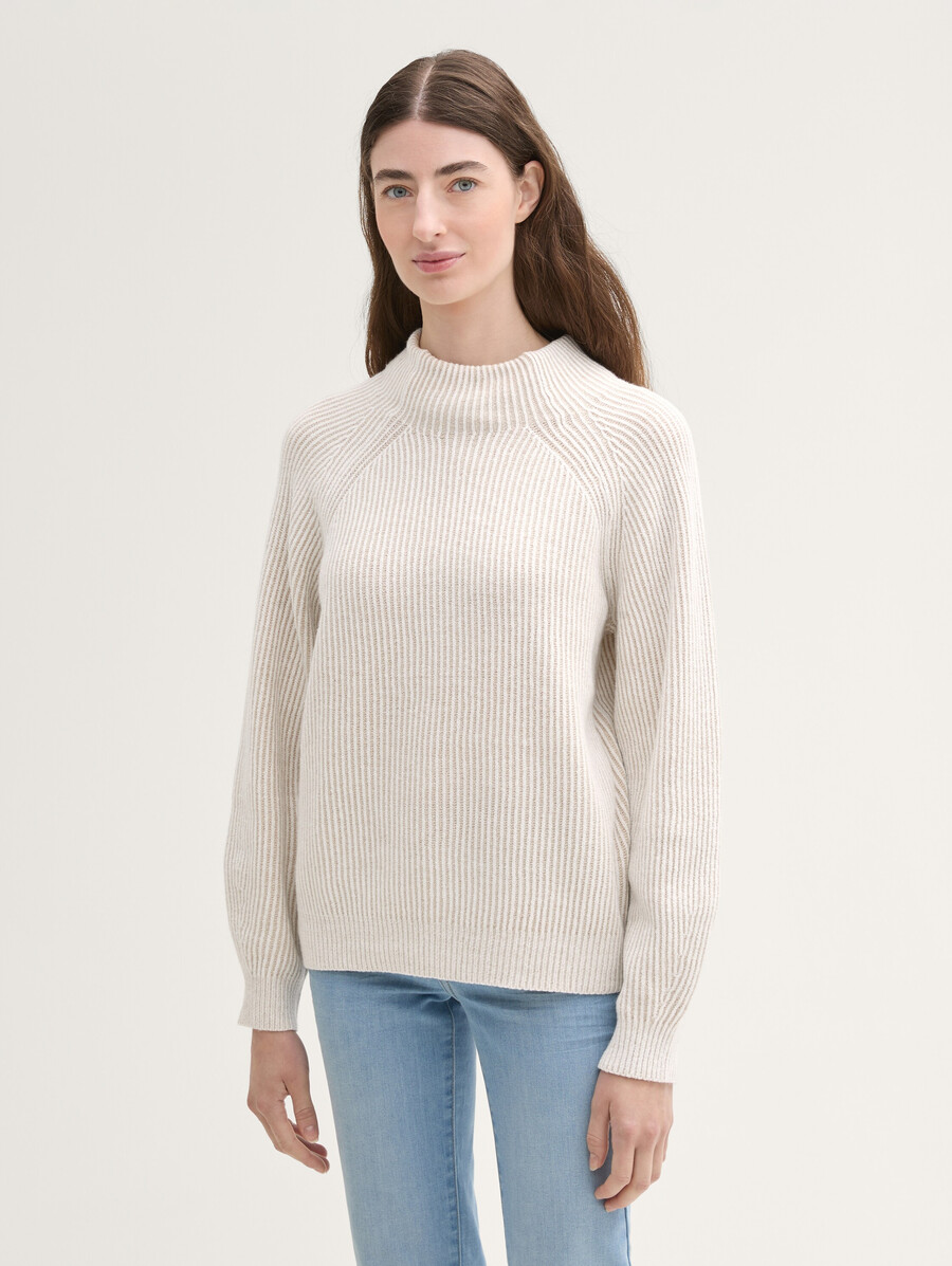 maglione a coste con collo alto