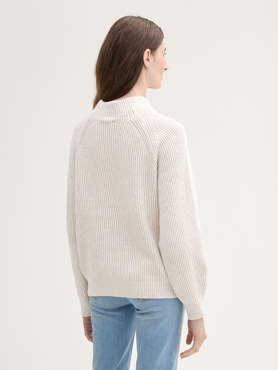 maglione a coste con collo alto