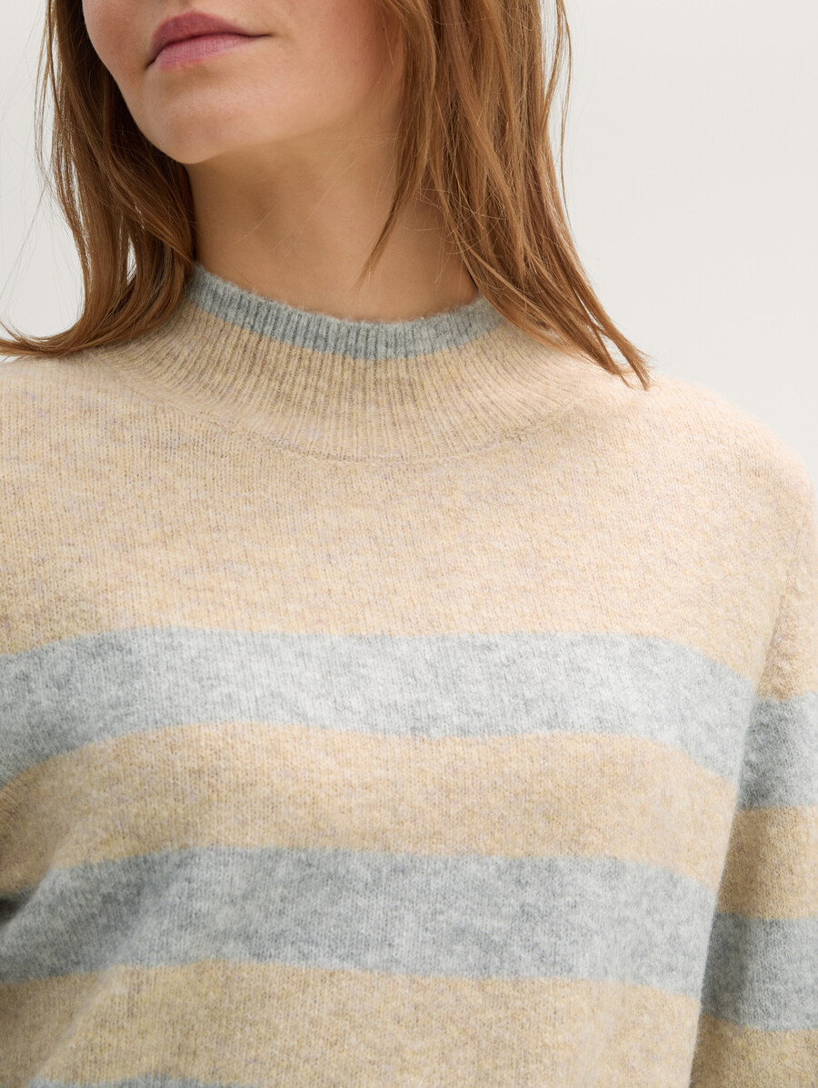 maglione lavorato a maglia con motivo a righe