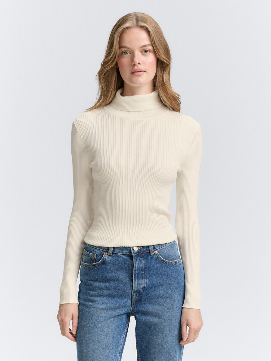 maglione a collo alto a coste