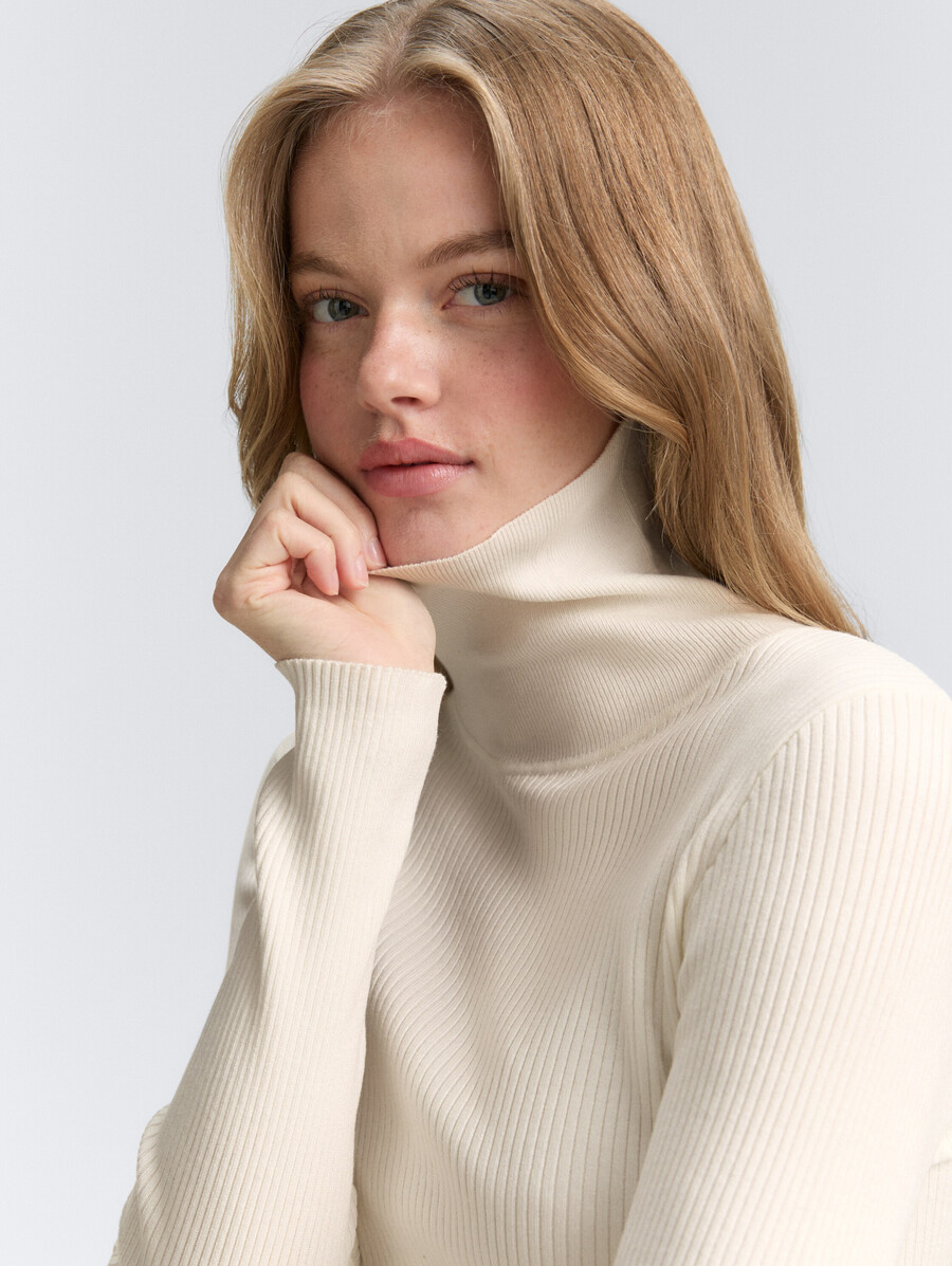 maglione a collo alto a coste
