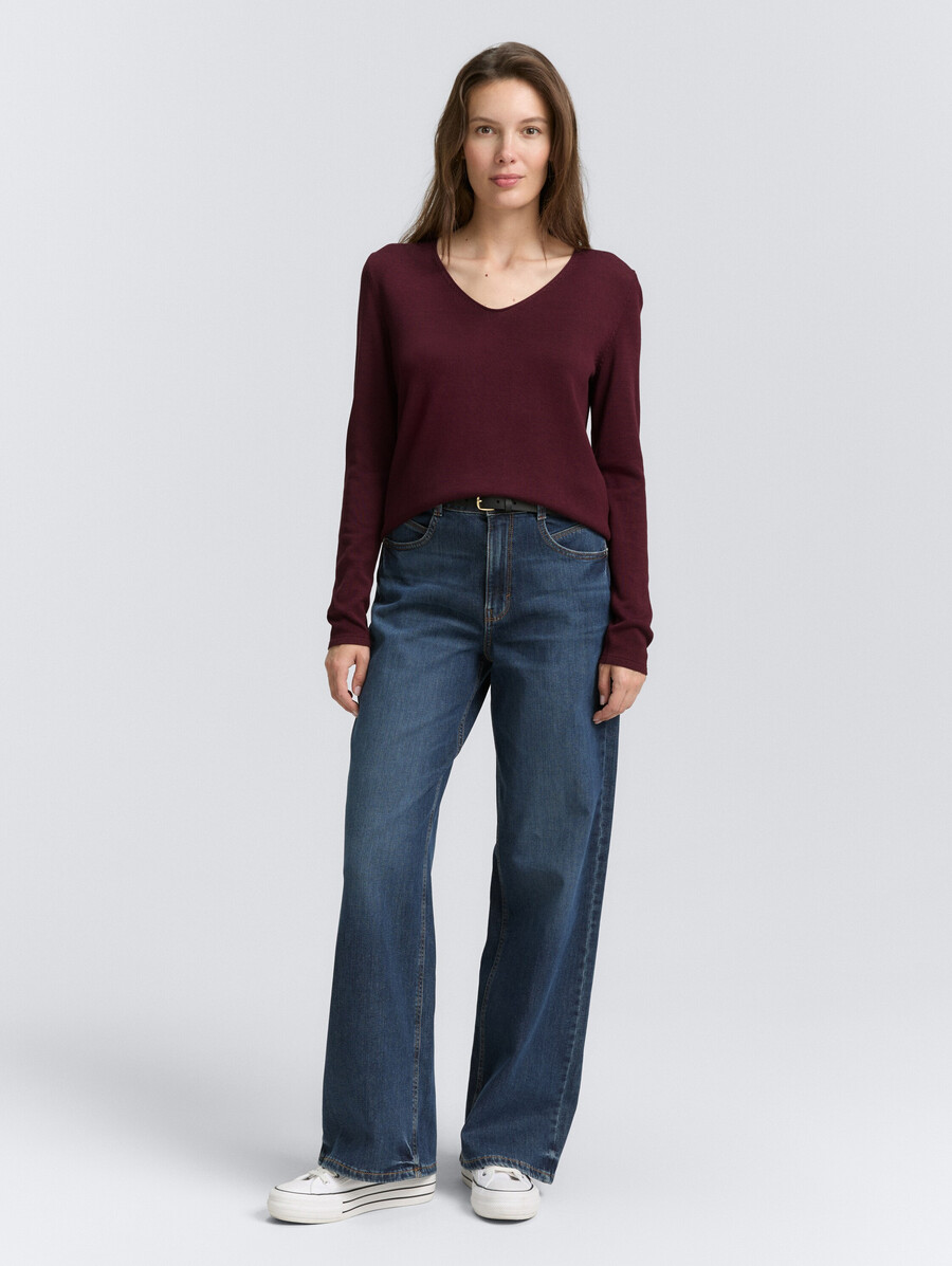 maglione lavorato a maglia con scollo a v