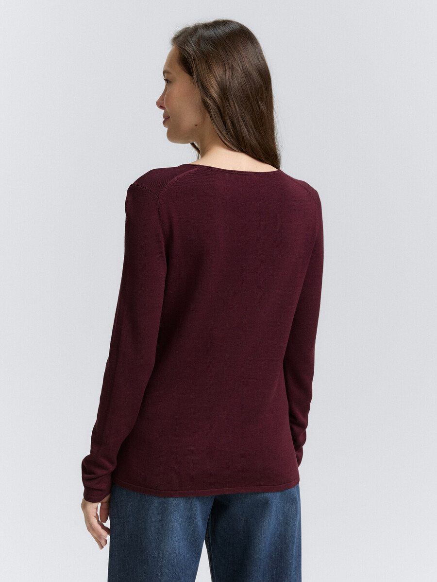 maglione lavorato a maglia con scollo a v