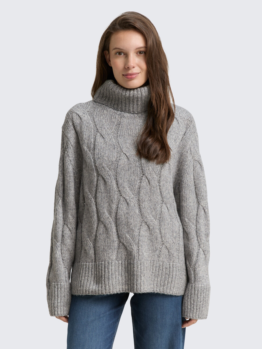 maglione a collo alto con motivo a trecce