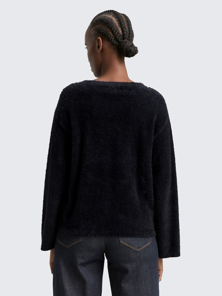 maglione lavorato a maglia in filato di piume