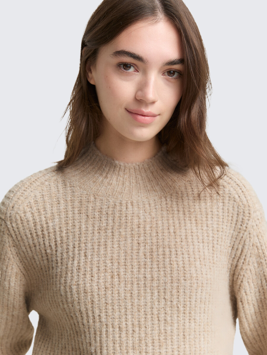 maglione lavorato a maglia dalla vestibilità comoda con collo alto