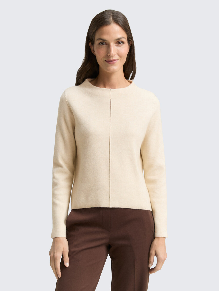 maglione corto in maglia con collo alto