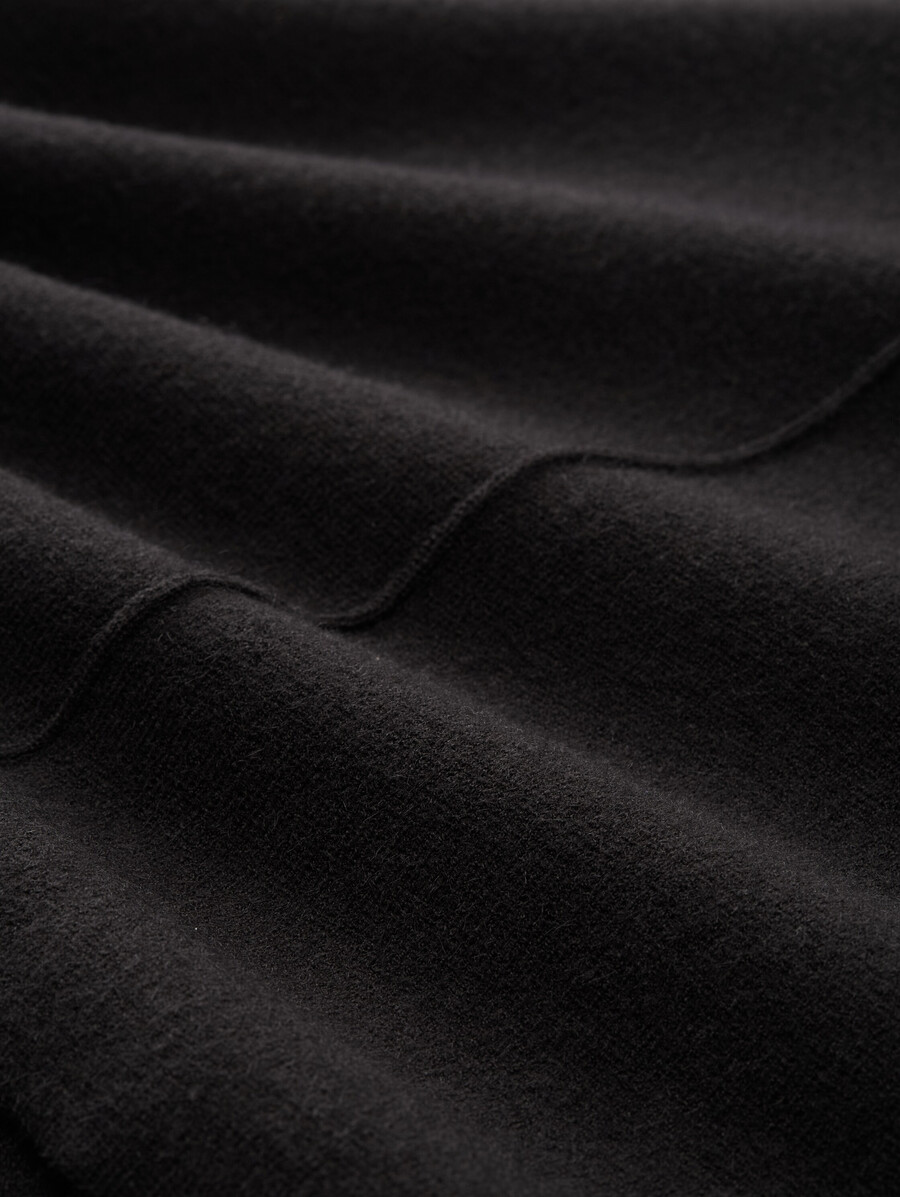 maglione corto in maglia con collo alto