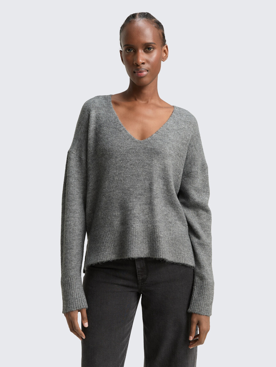 maglione lavorato a maglia con scollo a v dalla vestibilità comoda