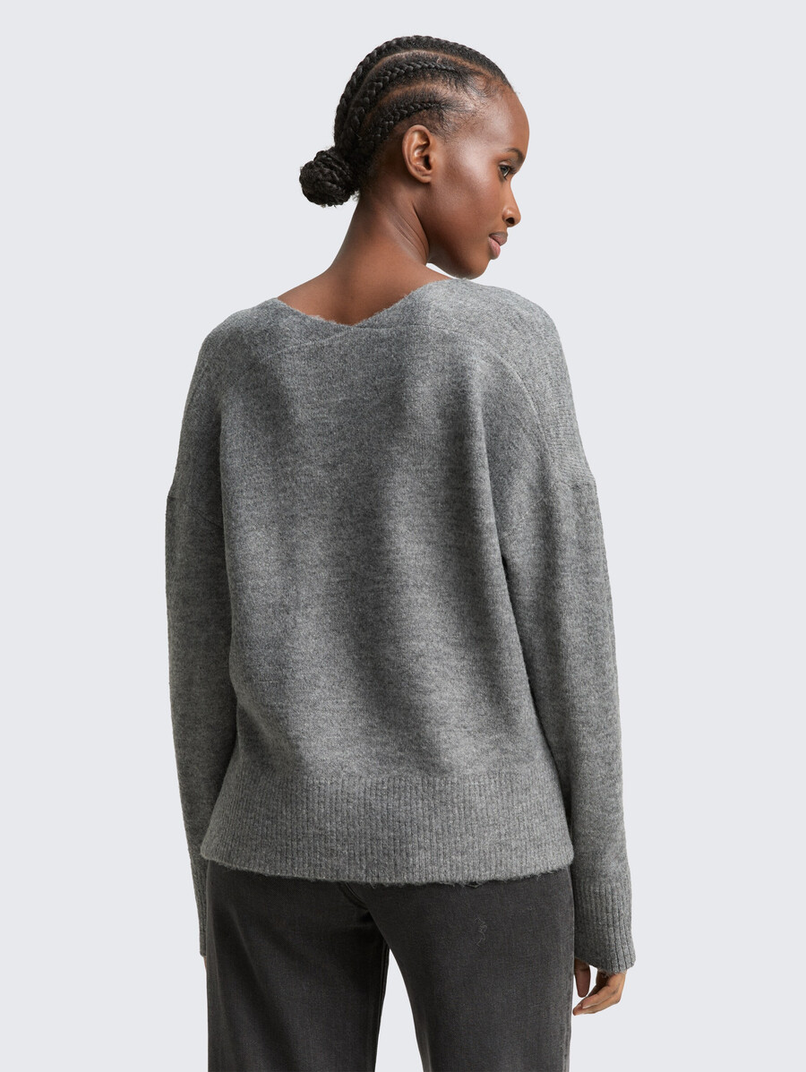 maglione lavorato a maglia con scollo a v dalla vestibilità comoda
