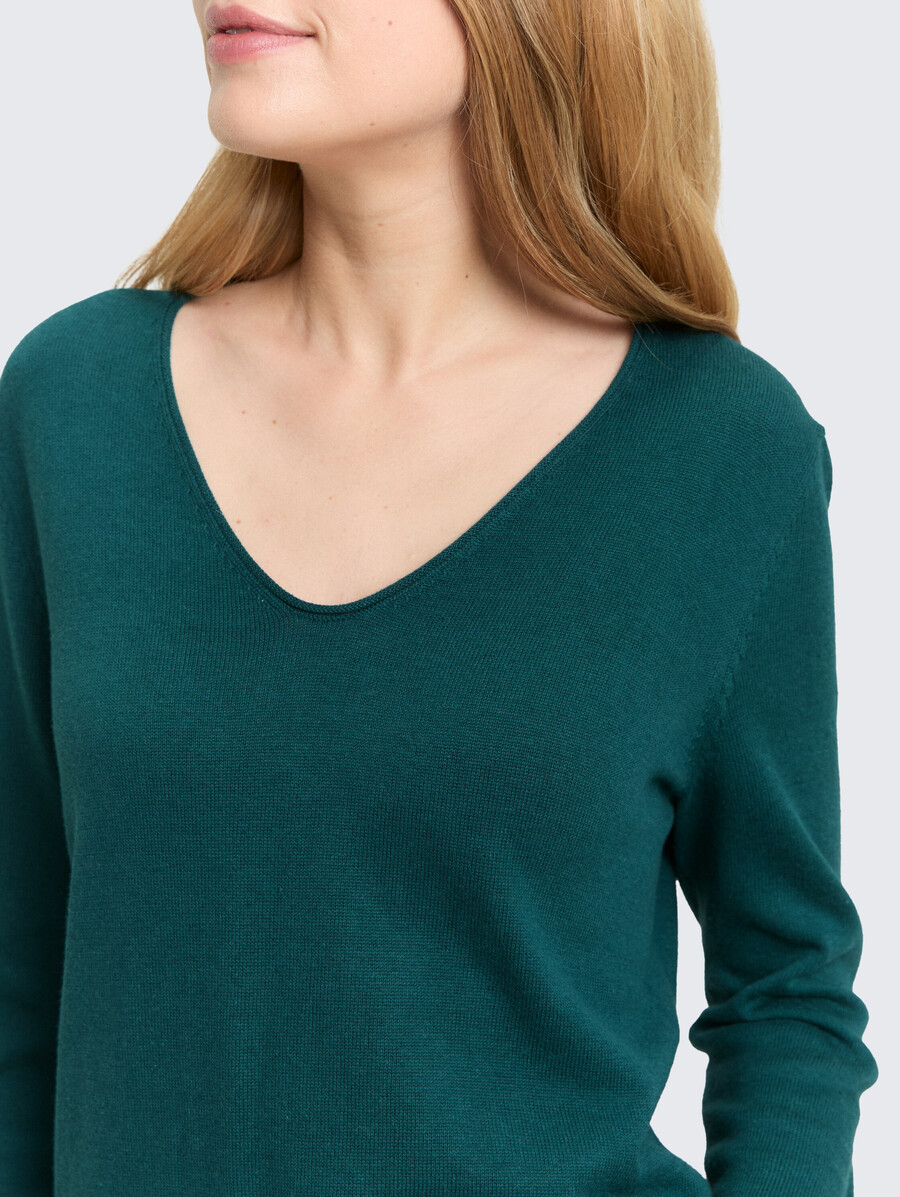 maglione lavorato a maglia con scollo a v
