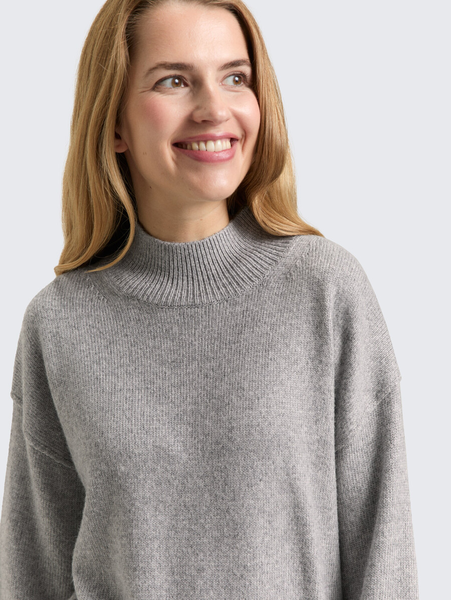 maglione oversize lavorato a maglia con collo alto