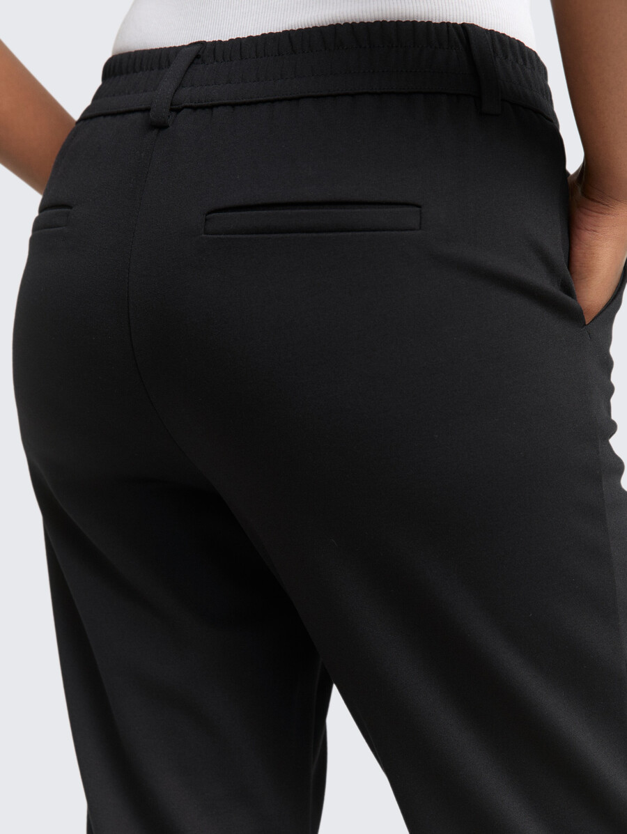pantaloni dalla vestibilità comoda con elastico in vita