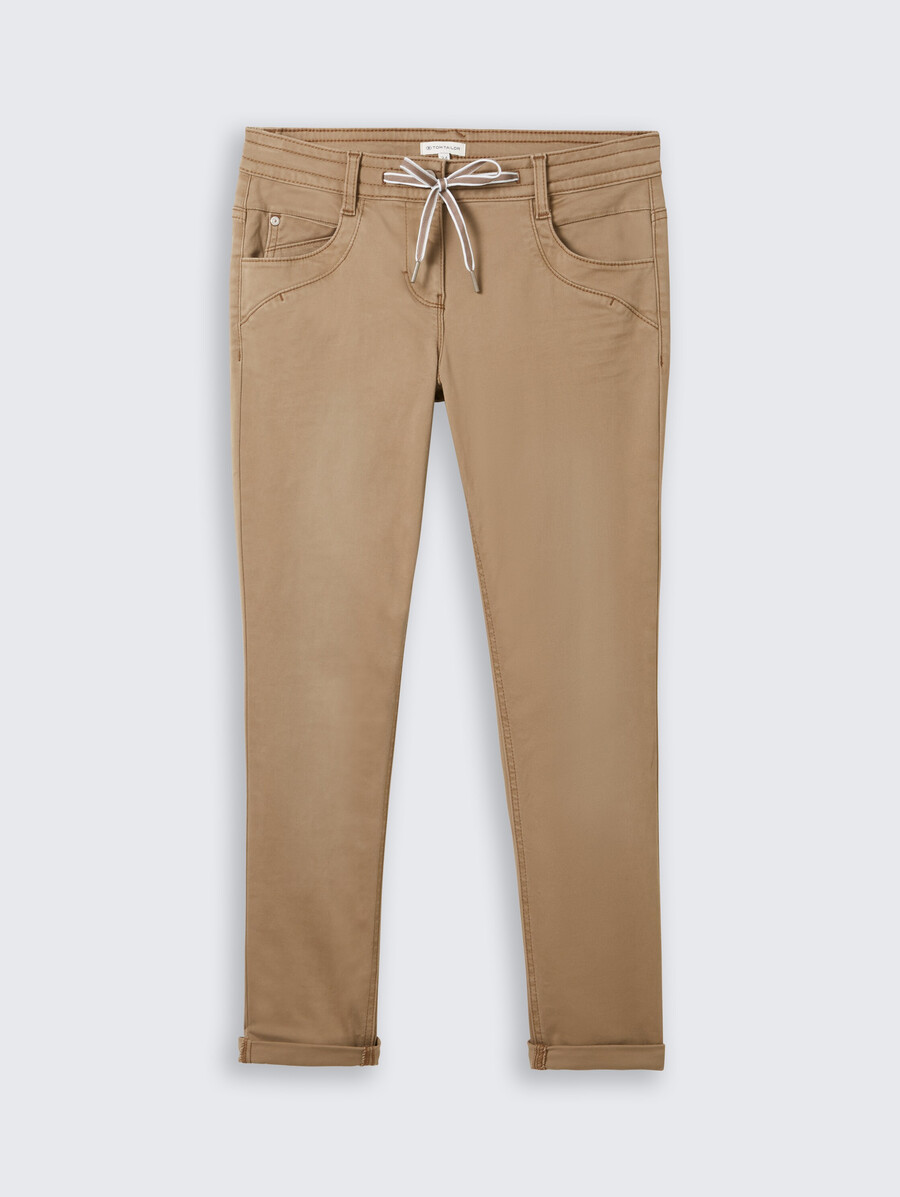 pantaloni affusolati e rilassati