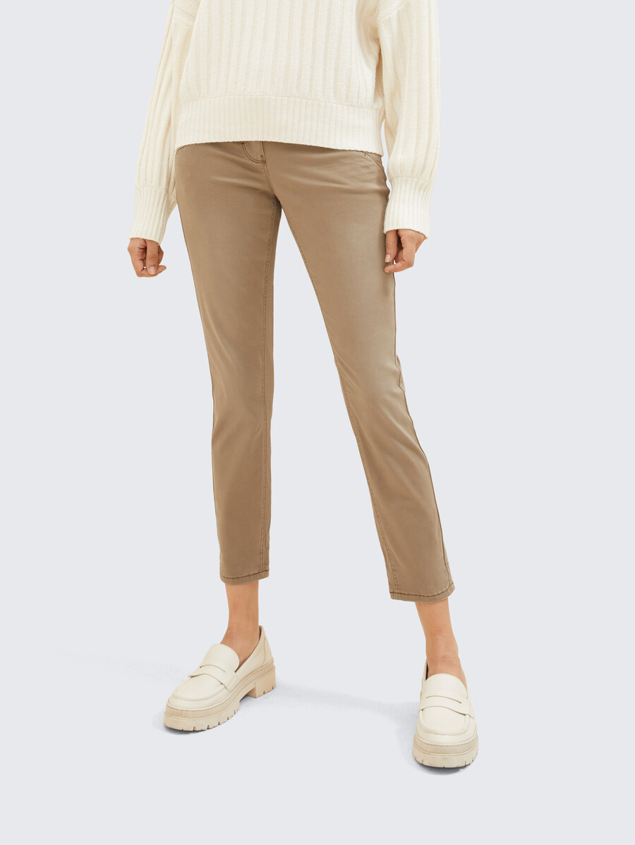 pantaloni affusolati e rilassati