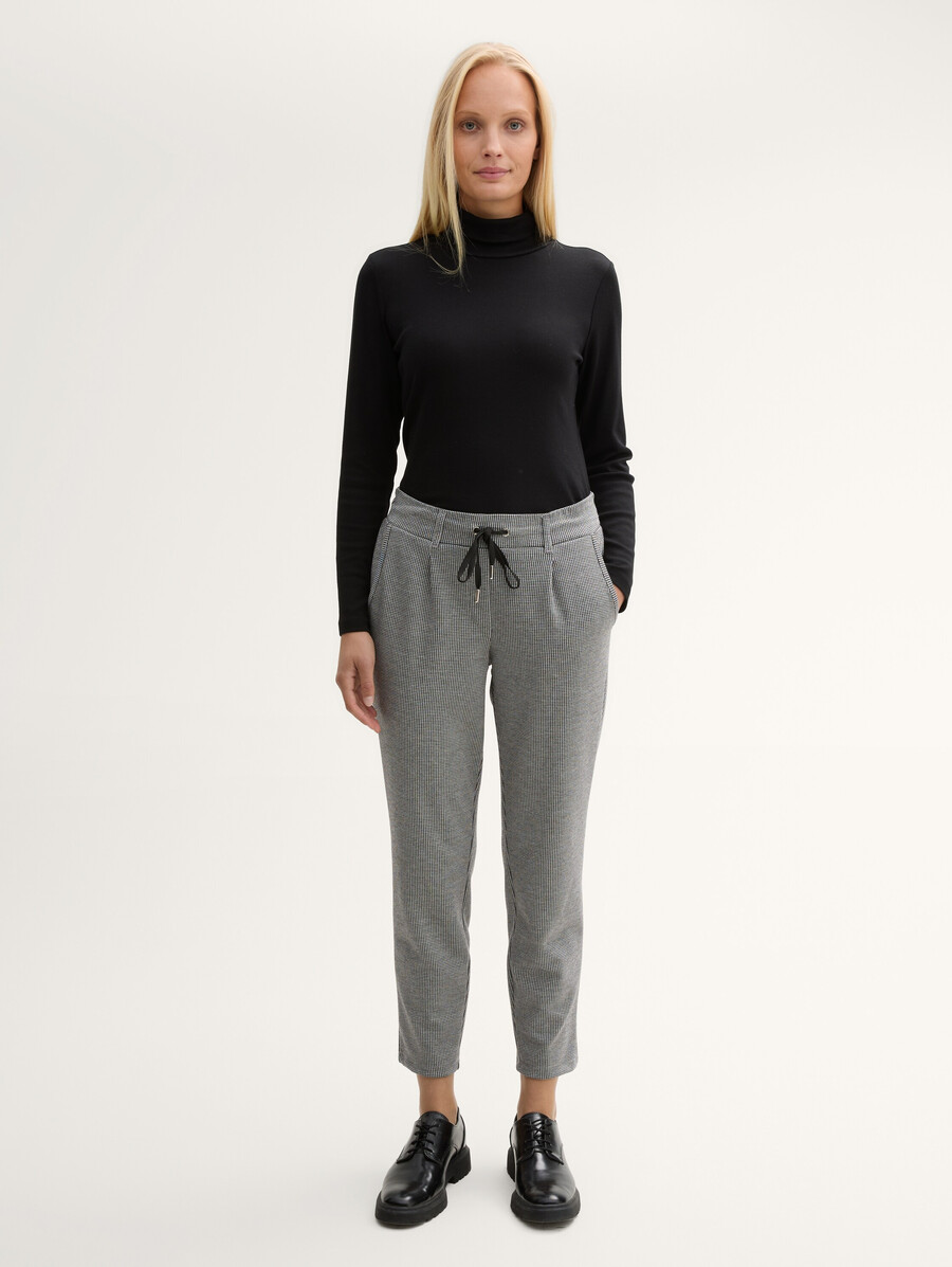 pantaloni larghi e cropped