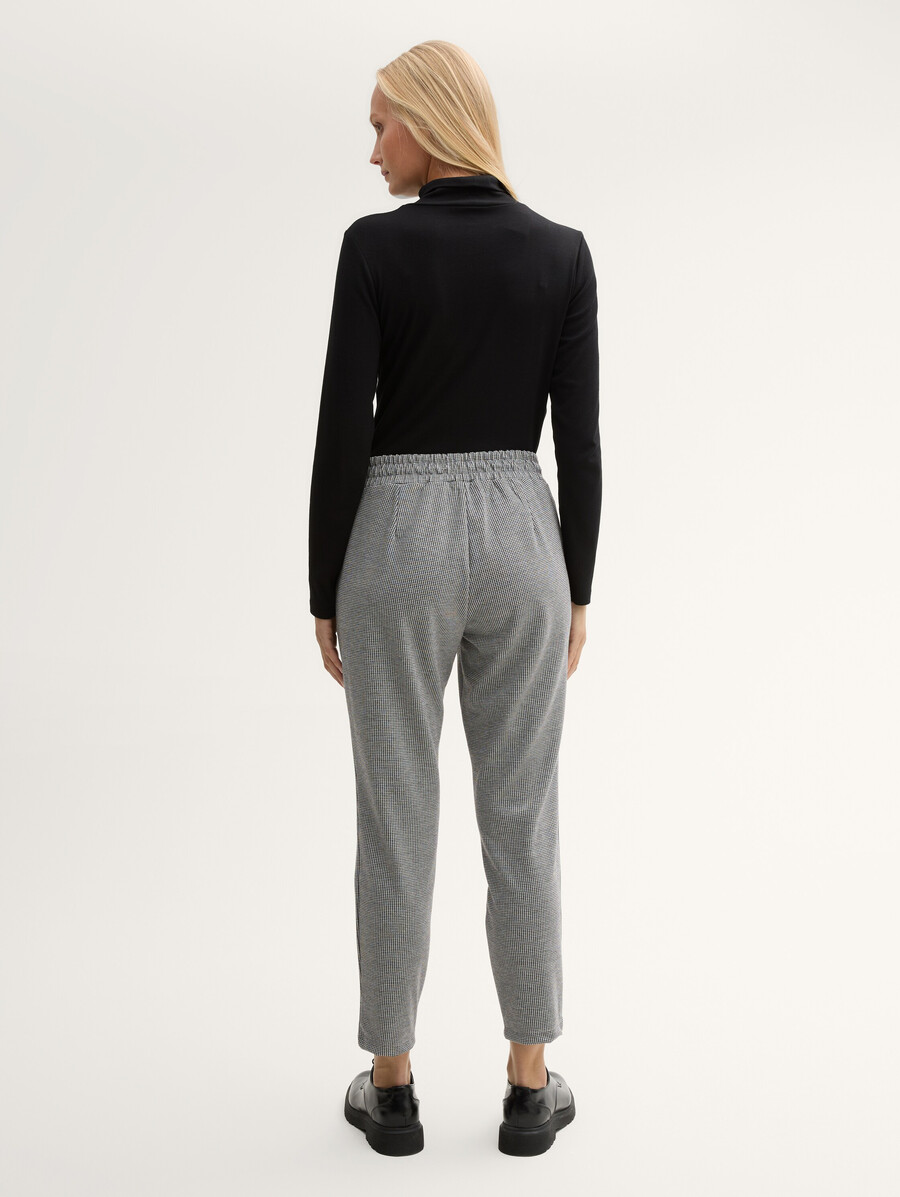 pantaloni larghi e cropped