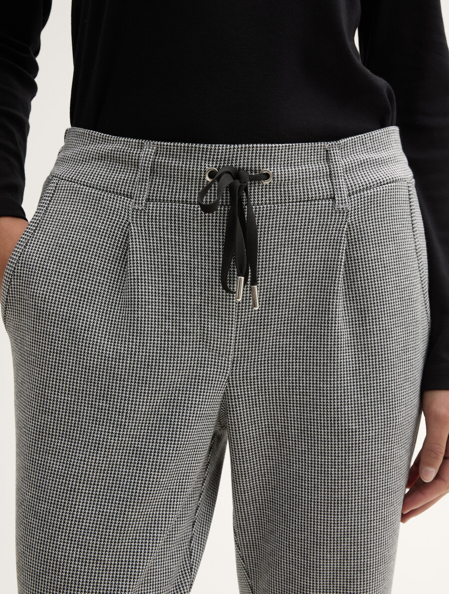 pantaloni larghi e cropped