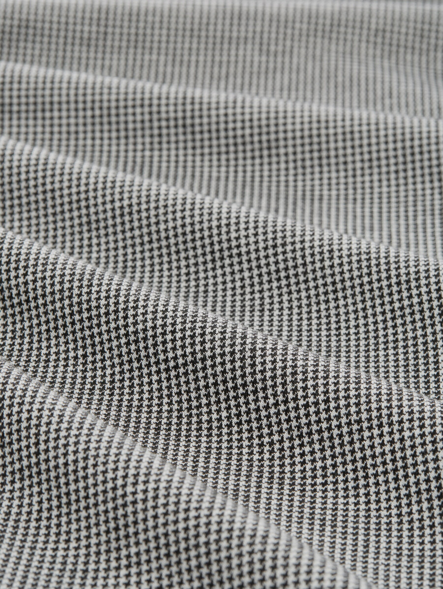 pantaloni larghi e cropped