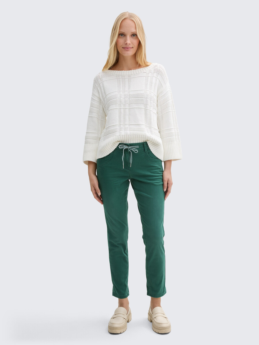 pantaloni affusolati e rilassati
