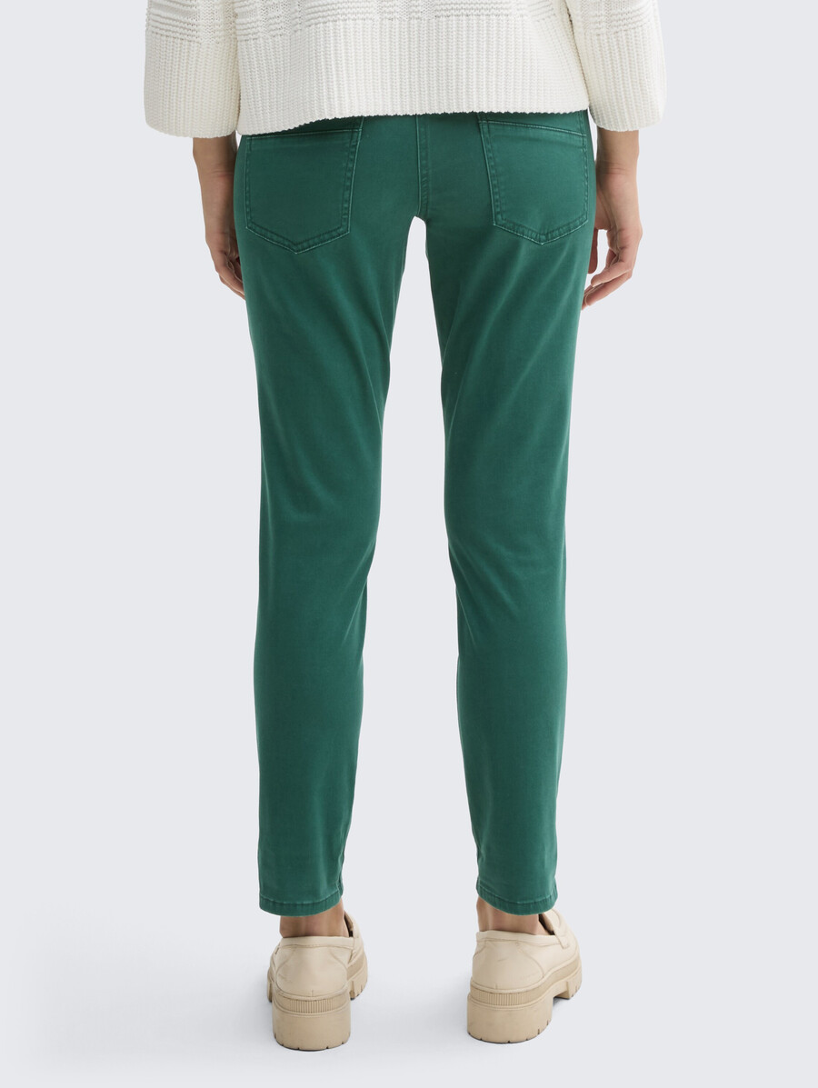 pantaloni affusolati e rilassati
