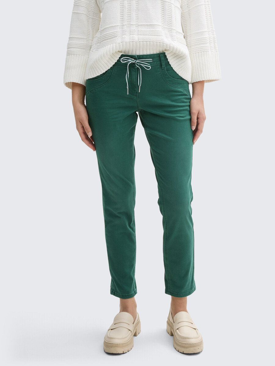 pantaloni affusolati e rilassati