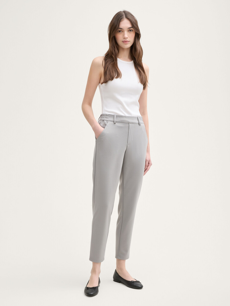pantaloni dalla vestibilità comoda con elastico in vita