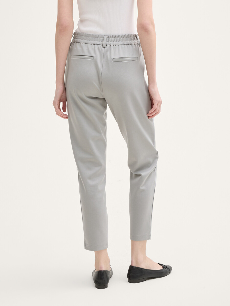 pantaloni dalla vestibilità comoda con elastico in vita