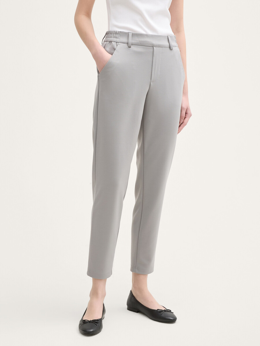 pantaloni dalla vestibilità comoda con elastico in vita