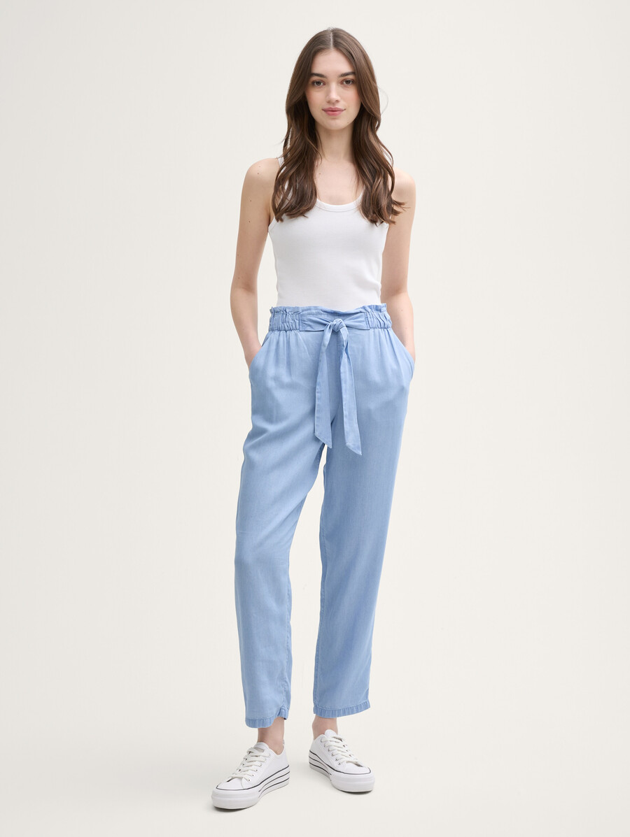 pantaloni affusolati in cartapesta
