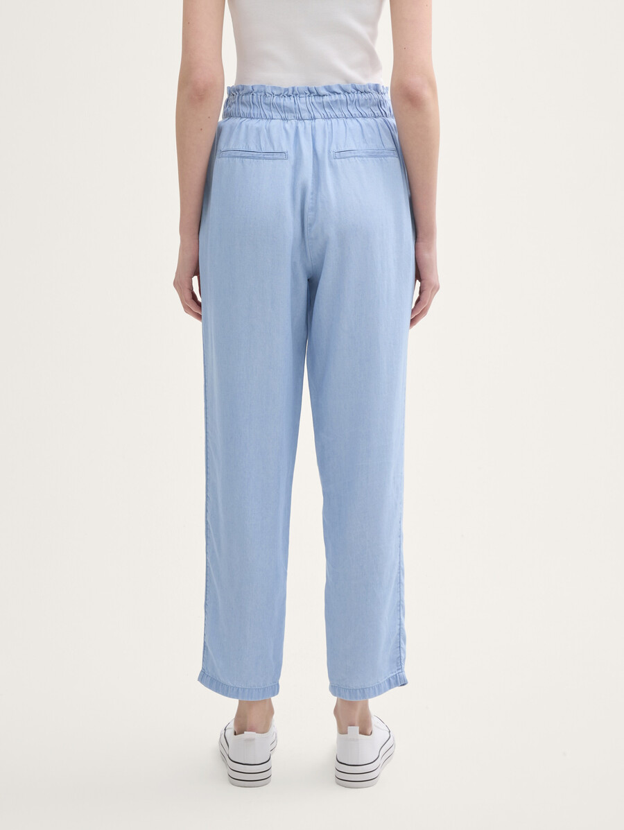 pantaloni affusolati in cartapesta