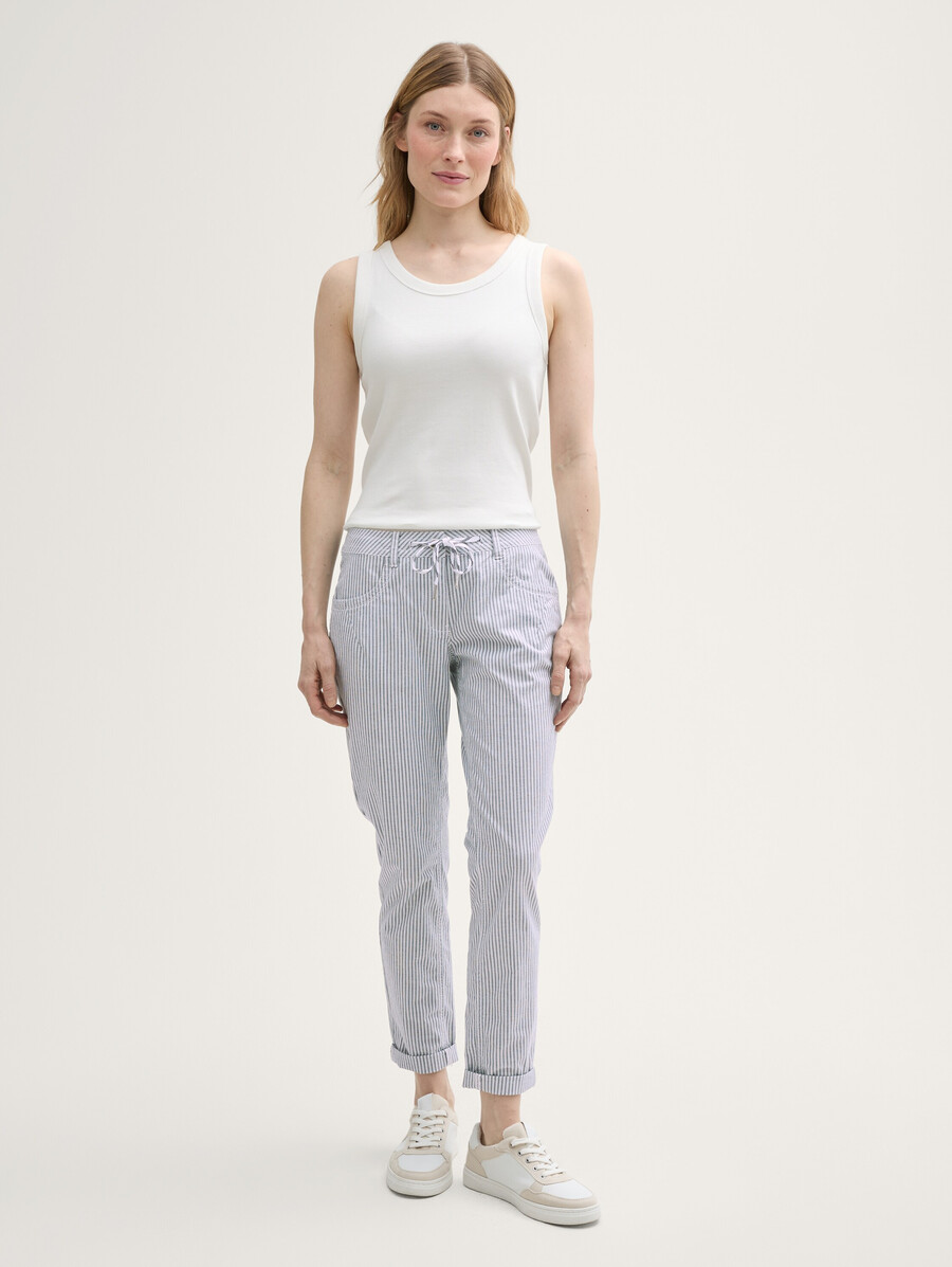 pantaloni affusolati e rilassati