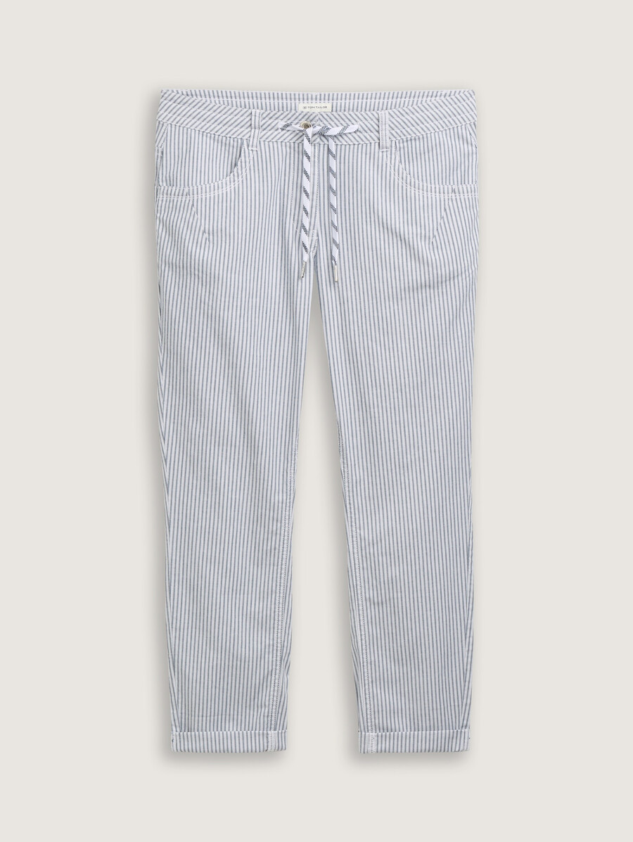 pantaloni affusolati e rilassati