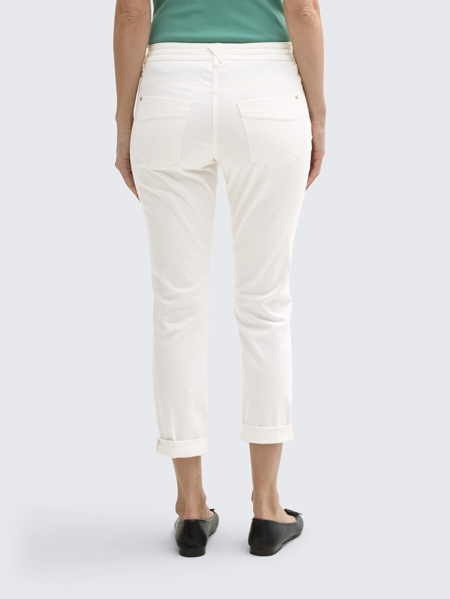 pantaloni affusolati e rilassati
