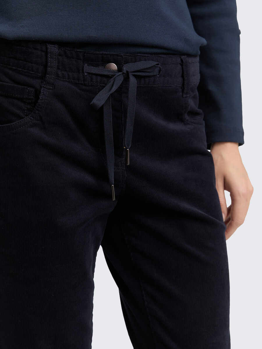 pantaloni in velluto a coste affusolati e rilassati
