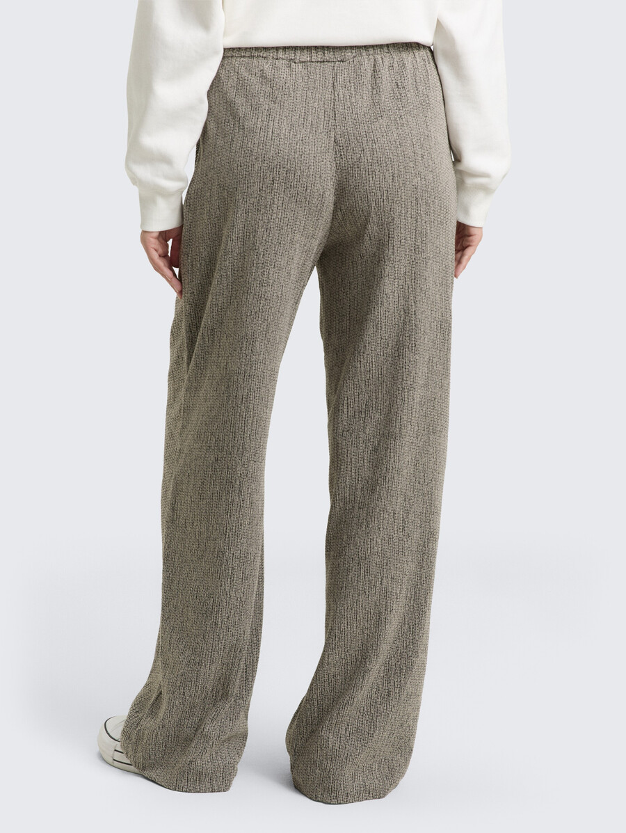 pantaloni larghi e larghi