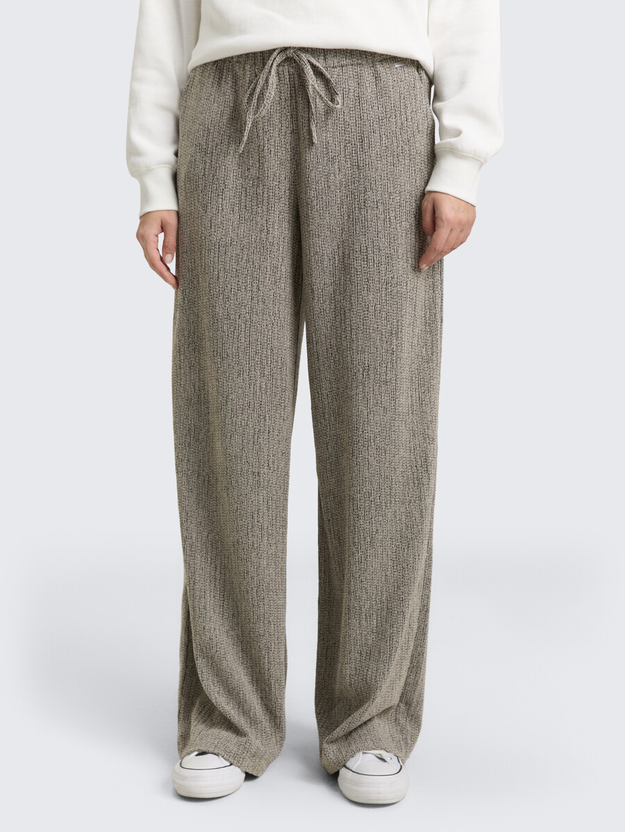 pantaloni larghi e larghi