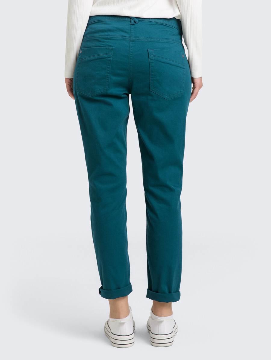 pantaloni affusolati e rilassati