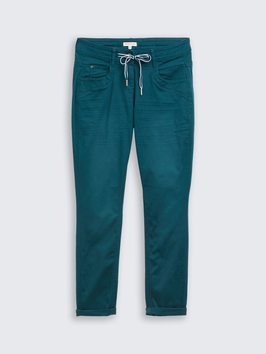 pantaloni affusolati e rilassati