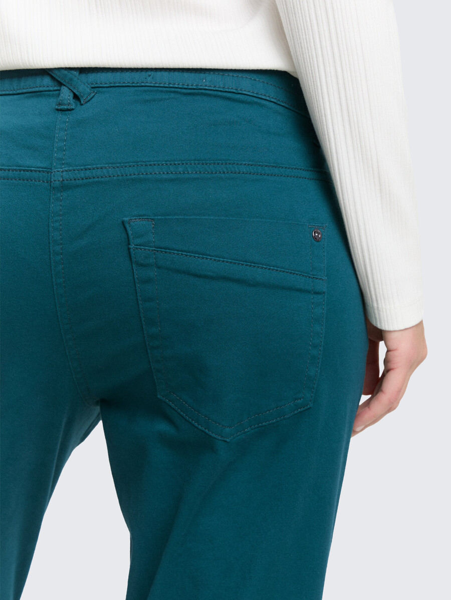 pantaloni affusolati e rilassati