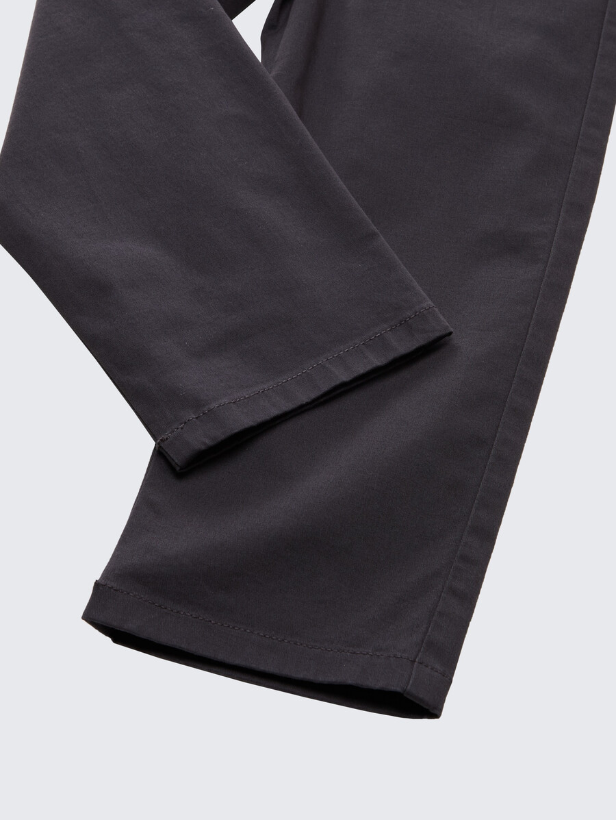 pantaloni chino larghi