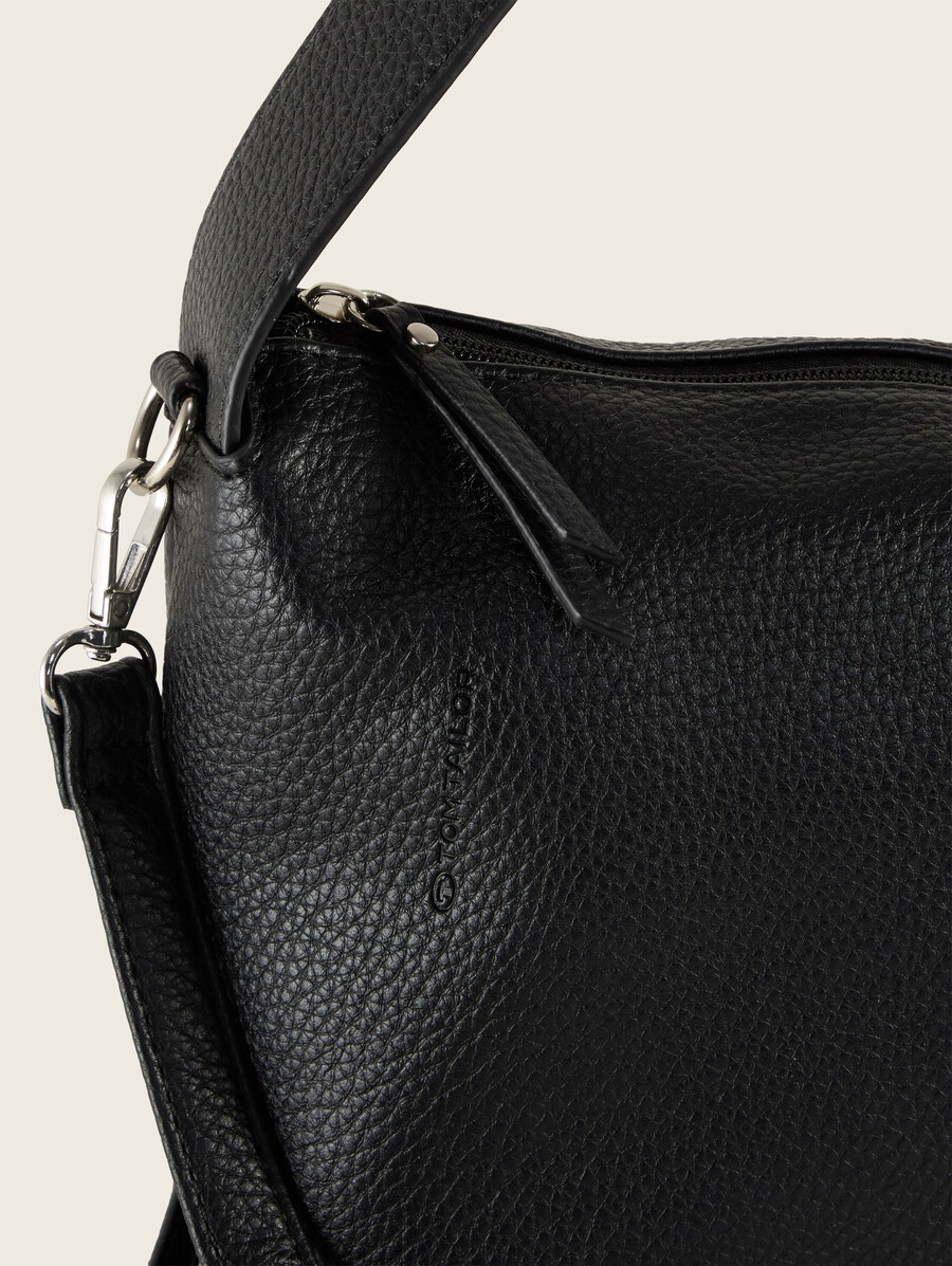 borsa a tracolla ttlissi con discreto logo in rilievo