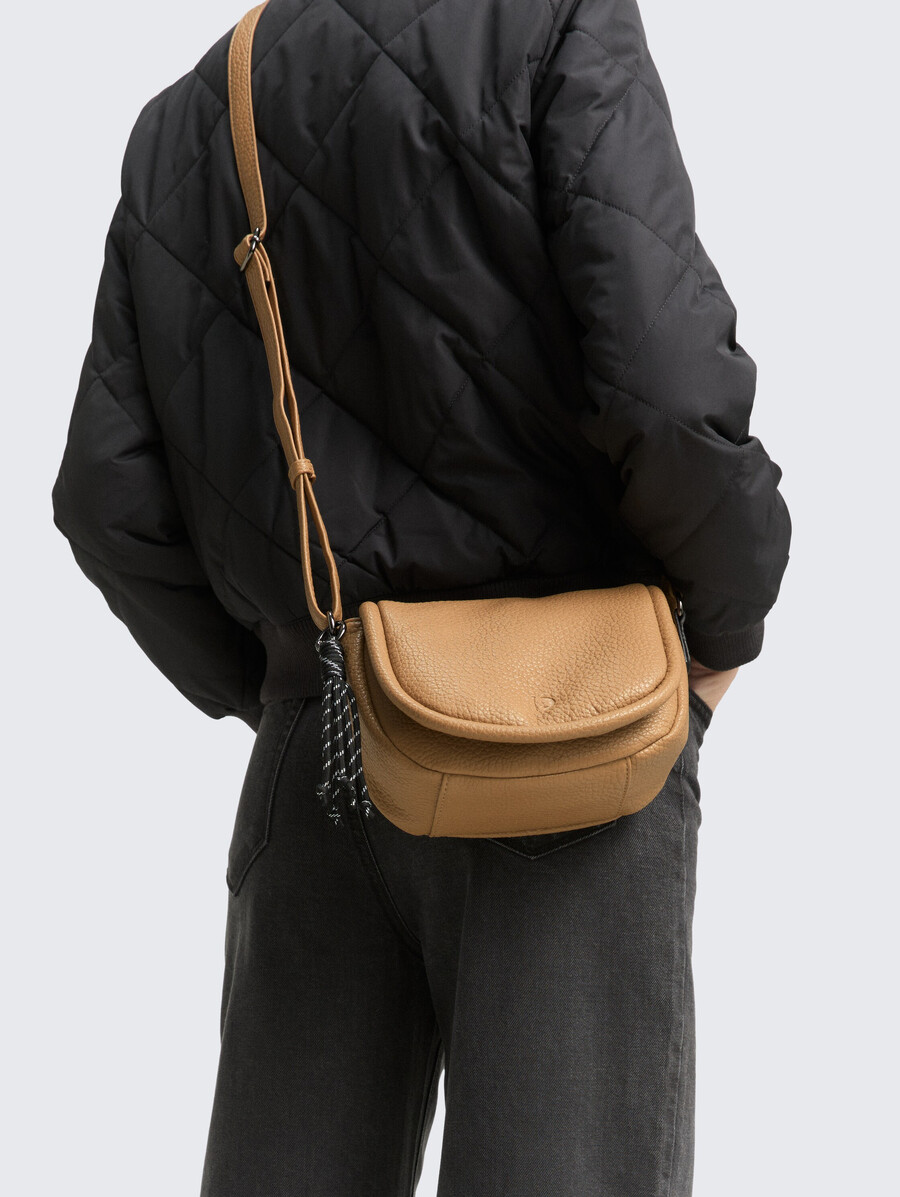 borsa a tracolla ttfinna m con ciondolo decorativo
