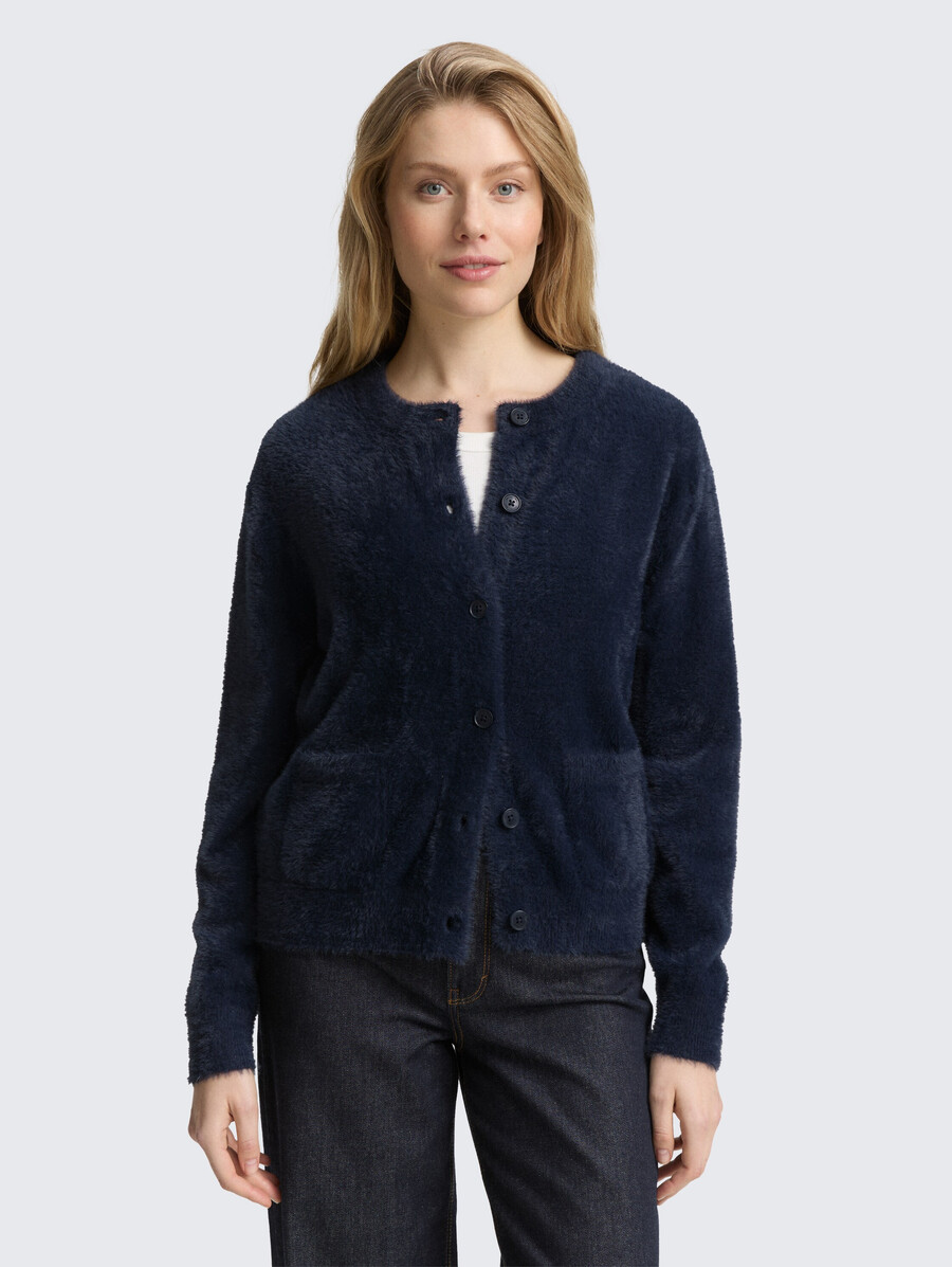 cardigan in filato di piume con abbottonatura
