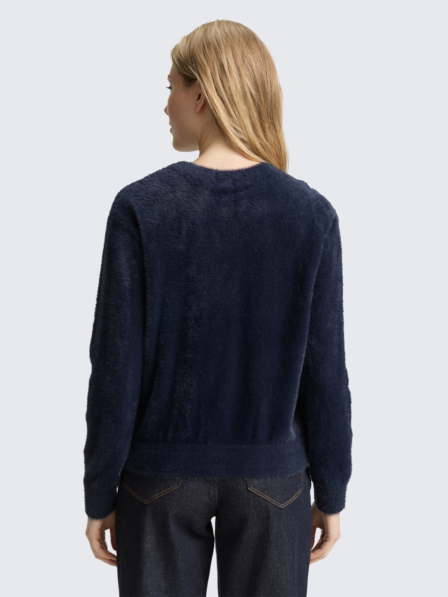 cardigan in filato di piume con abbottonatura